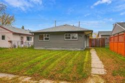 829 Chalmers AVE  Winnipeg, MB R2L 0H1