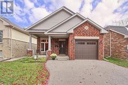 17 HILLVIEW DRIVE Newmarket, ON L3Y 4Y3