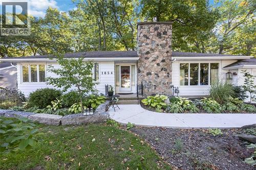 1854 CLARENDON DRIVE  Sarnia, ON N7X 1G1