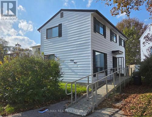 49 HUNTINGWOOD CRESCENT  Brampton, ON L6S 1S5