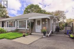 30 KITIMAT CRESCENT Aurora, ON L4G 3C3