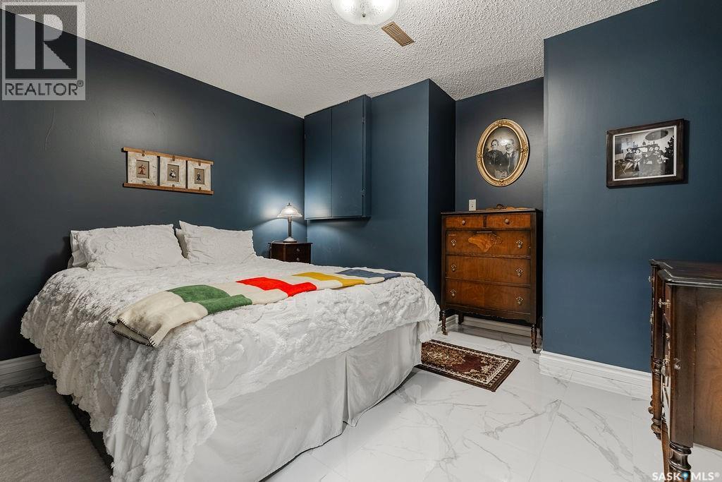 222 Gathercole Crescent, Saskatoon, SK