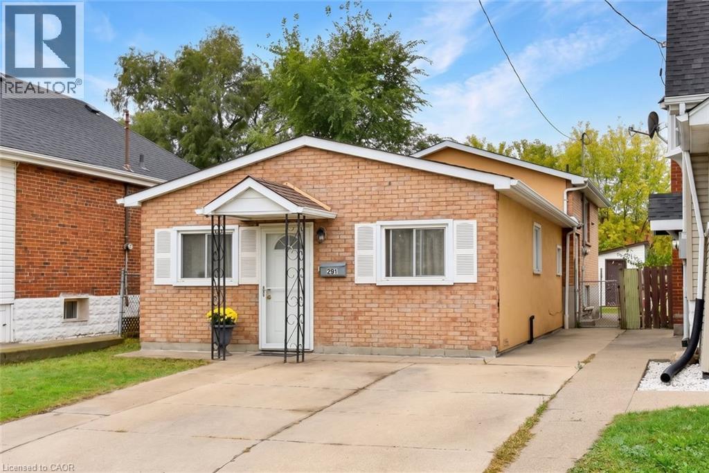 Charming 3 Bedroom 1.5 Bath Backsplit! - 201 Strathearne Avenue, Hamilton, ON