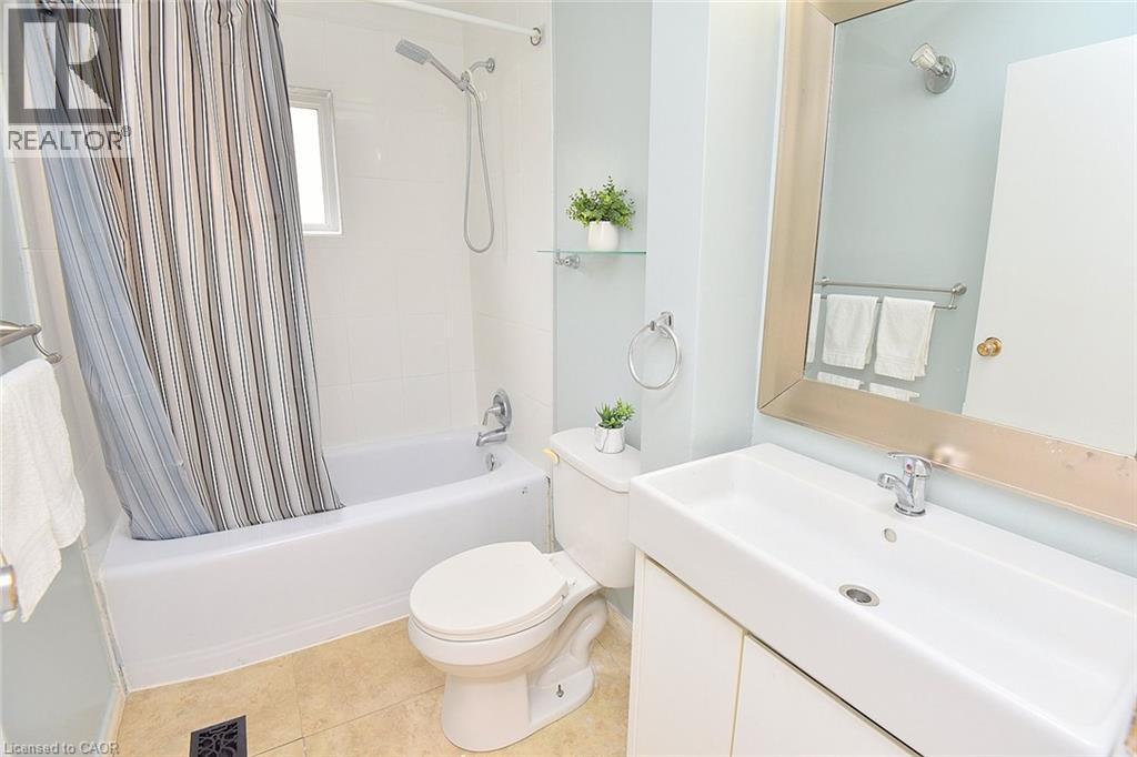 Main Level 4 Pc Bath - 201 Strathearne Avenue, Hamilton, ON