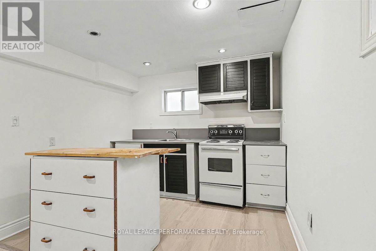 856 Iroquois Road, Ottawa, ON