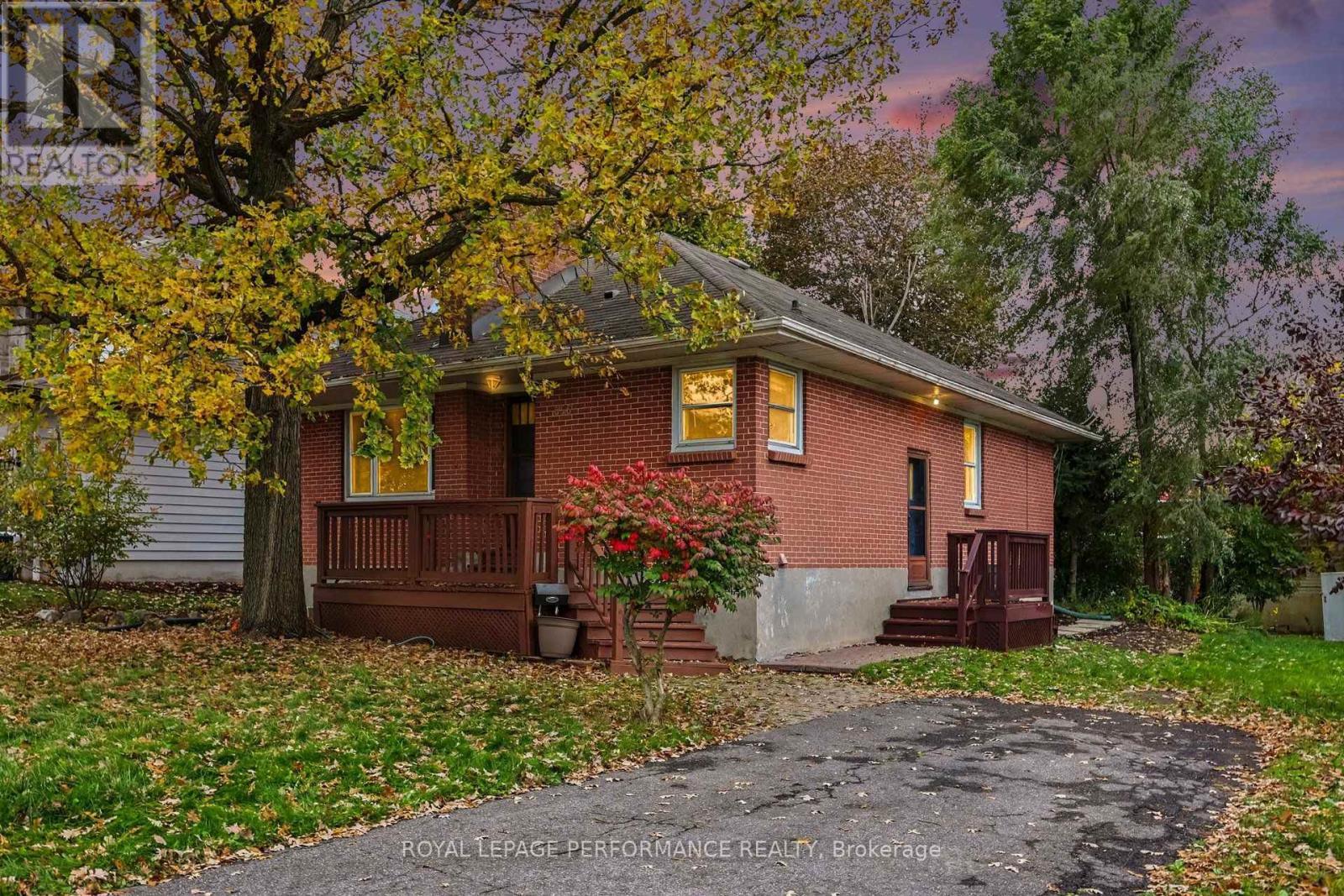 856 Iroquois Road, Ottawa, ON