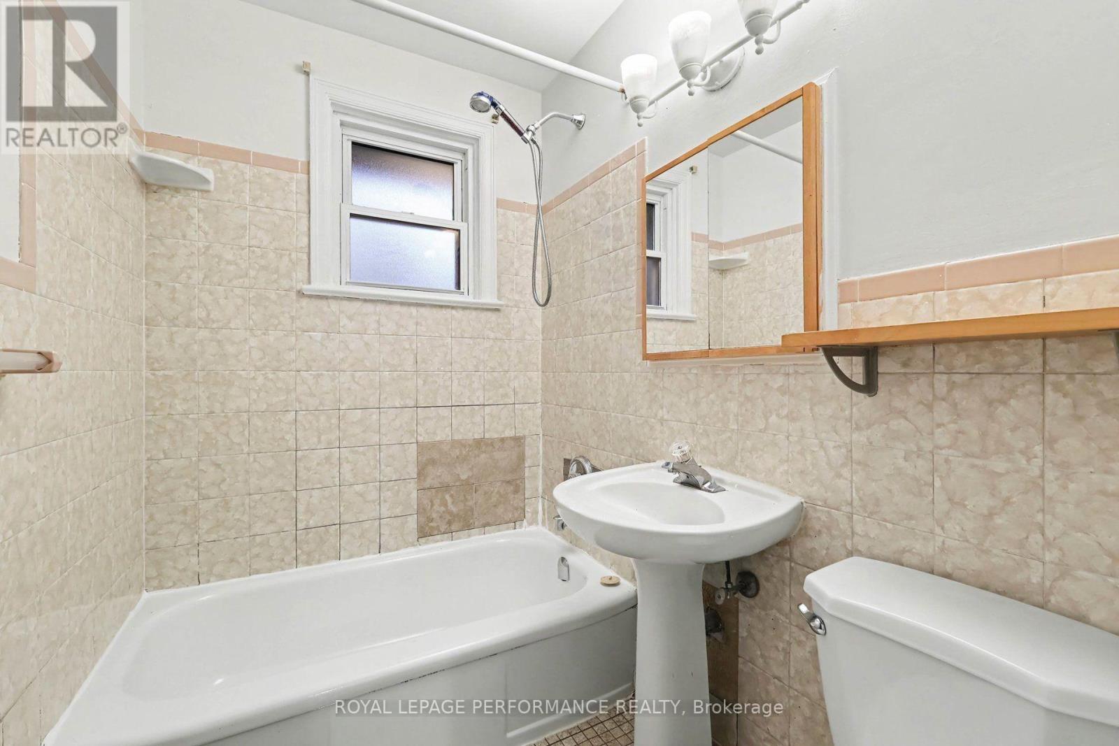 856 Iroquois Road, Ottawa, ON