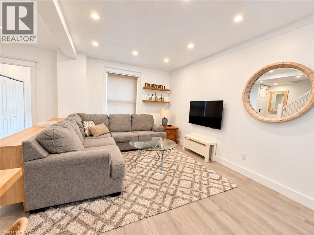 826 Beach Boulevard, Hamilton, ON