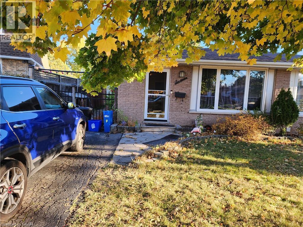 16 Glebe Court, Hamilton, ON