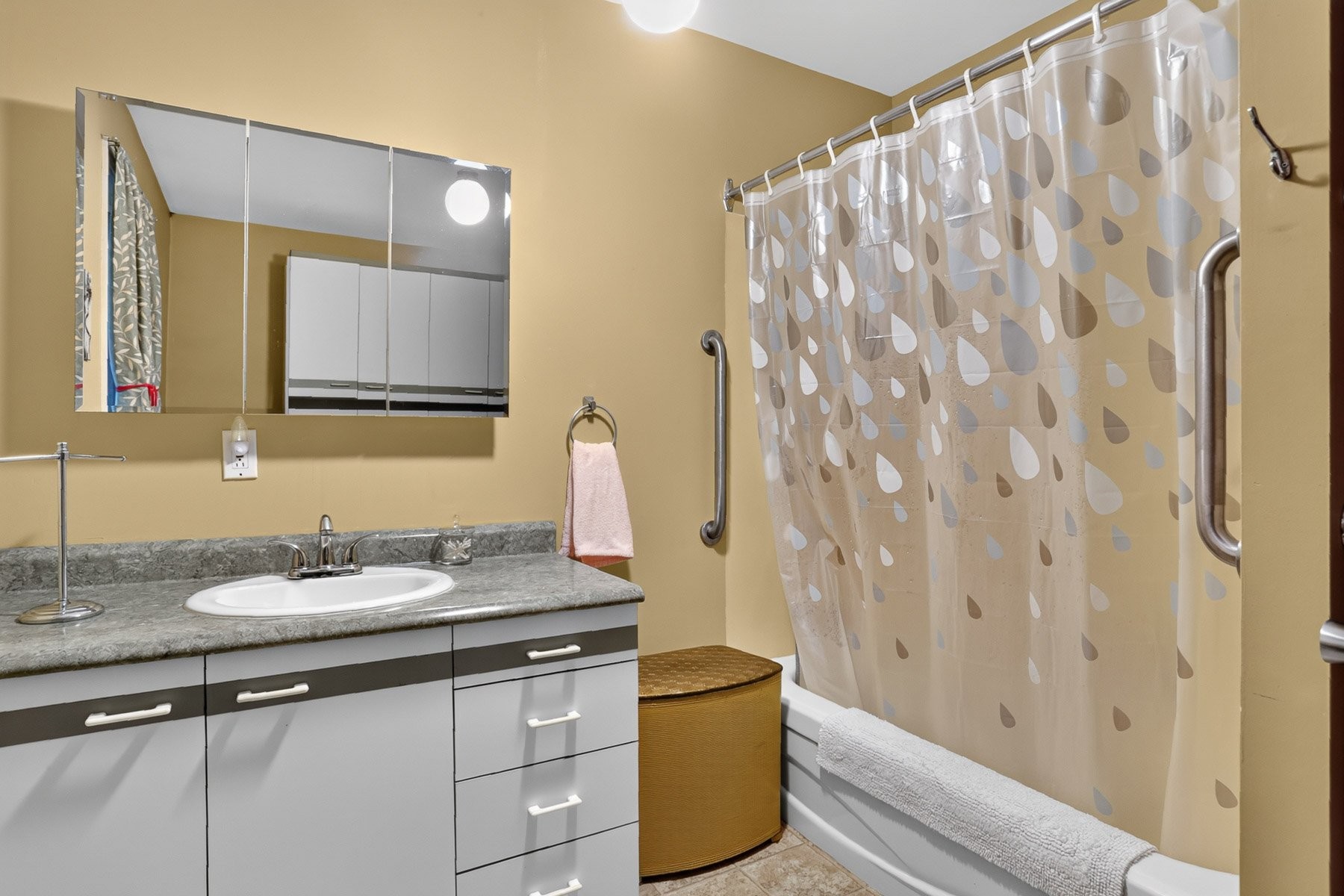 Bathroom - 330 6E Rang, Saint-Étienne-Des-Grès, QC