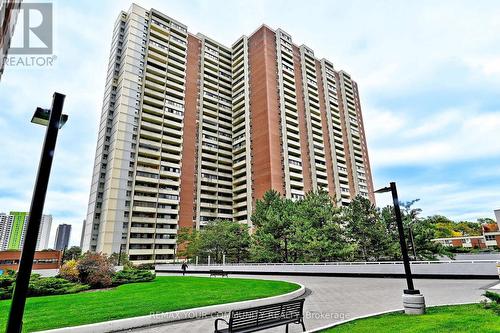 2602 - 5 MASSEY SQUARE  Toronto, ON M4C 5L6