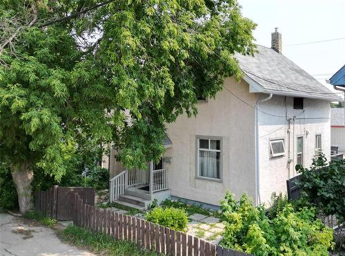 374 Des Meurons Street, Winnipeg, MB 