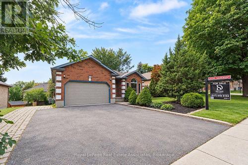 26 MCLACHLAN PLACE  Guelph, ON N1H 8K4
