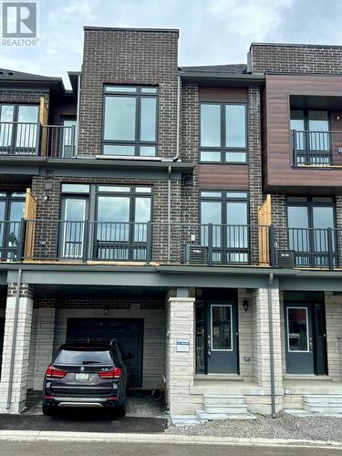 39 GRIFFITH STREET  Aurora, ON L4G 7B6