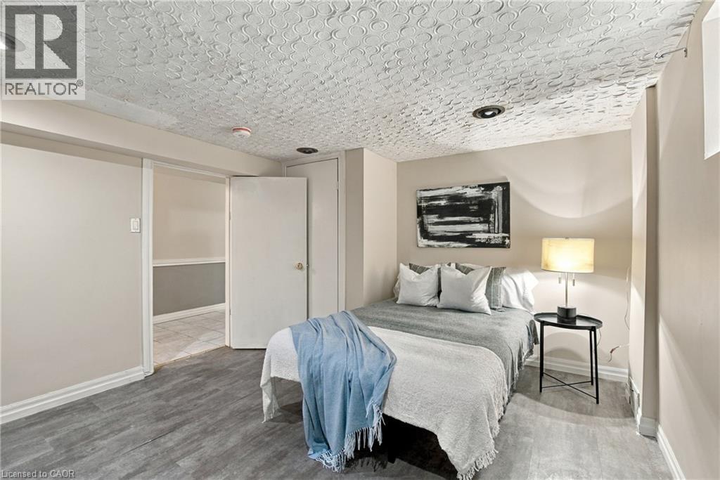 Textured ceiling with integrated recessed lighting and wood-finish flooring - 81 East 23Rd Street, Hamilton, ON