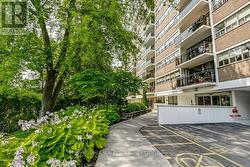 404 - 212 KERR STREET Oakville, ON L6K 3B1