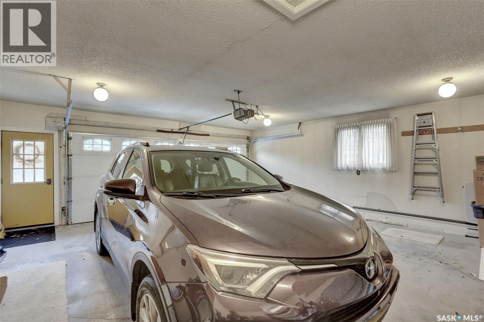 1302 Gryphons Walk, Regina, SK