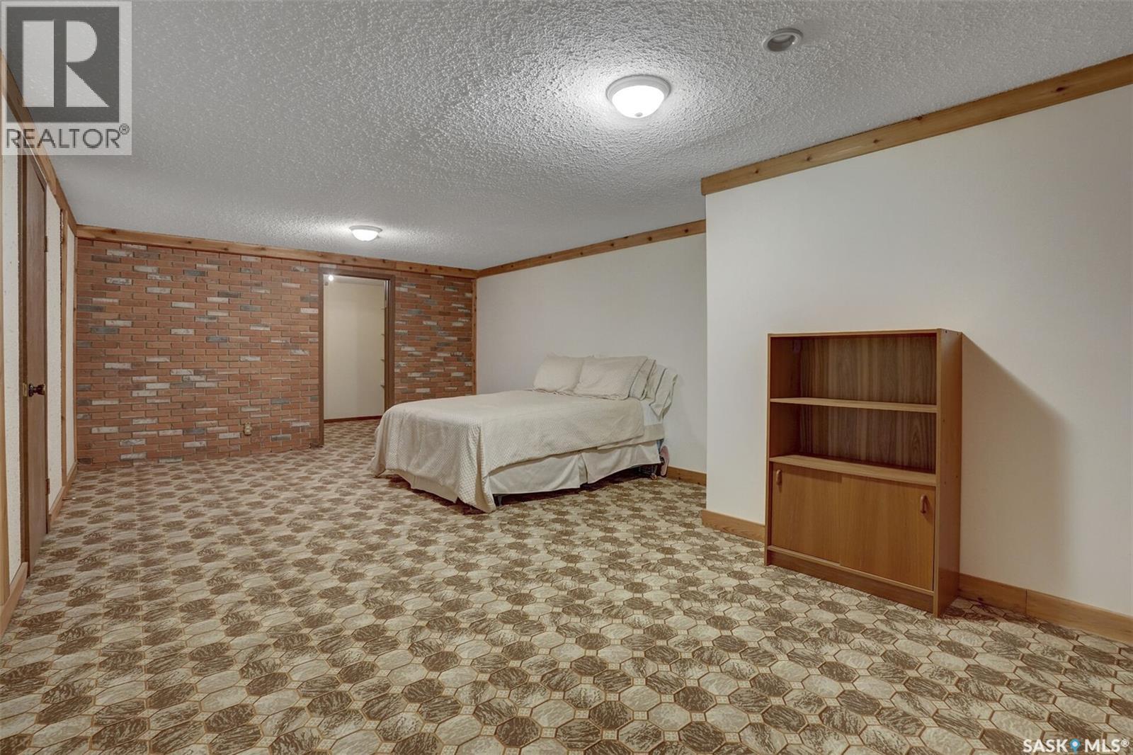 1302 Gryphons Walk, Regina, SK