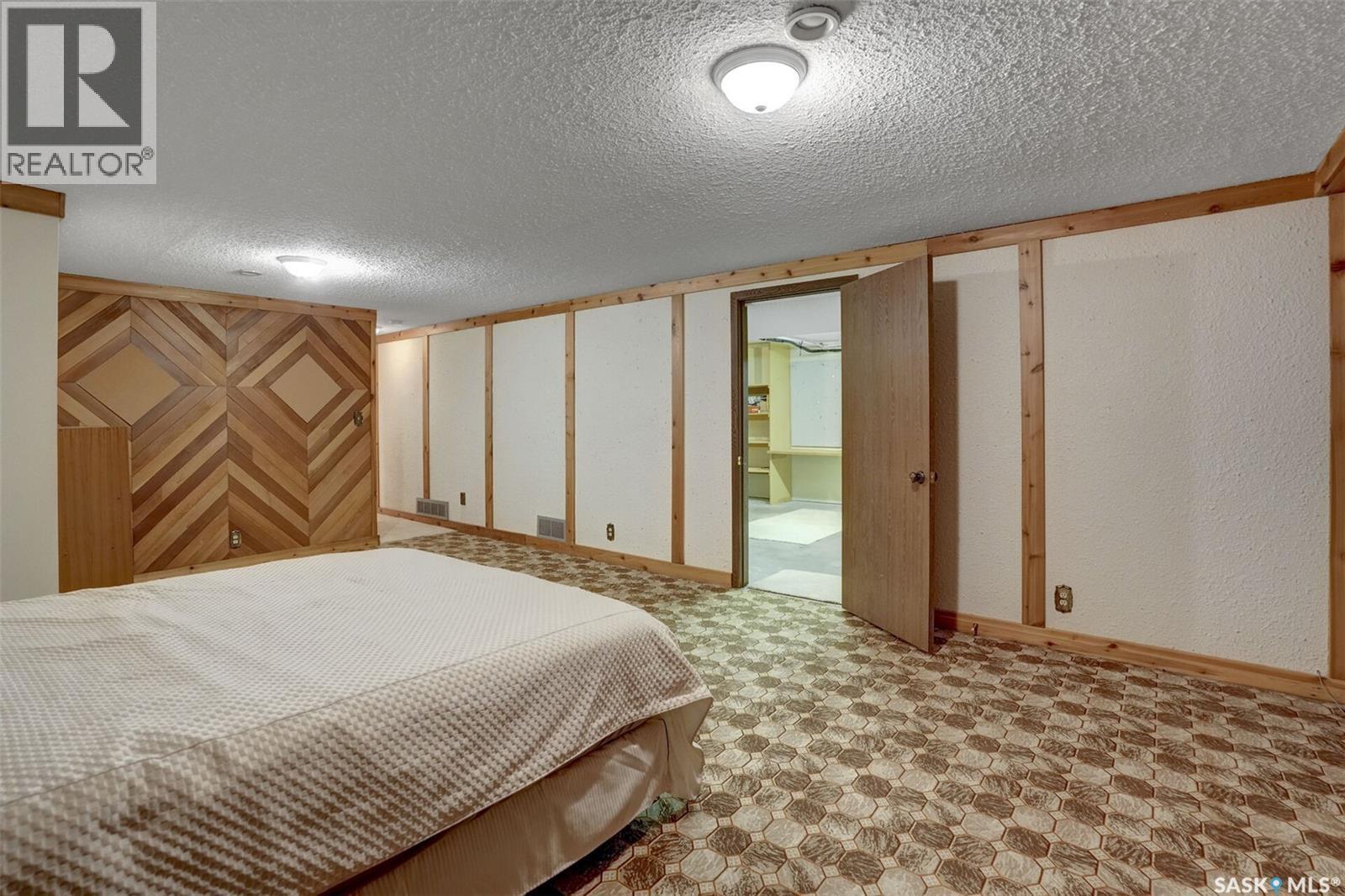 1302 Gryphons Walk, Regina, SK