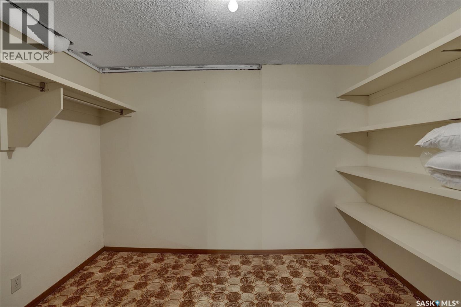 1302 Gryphons Walk, Regina, SK