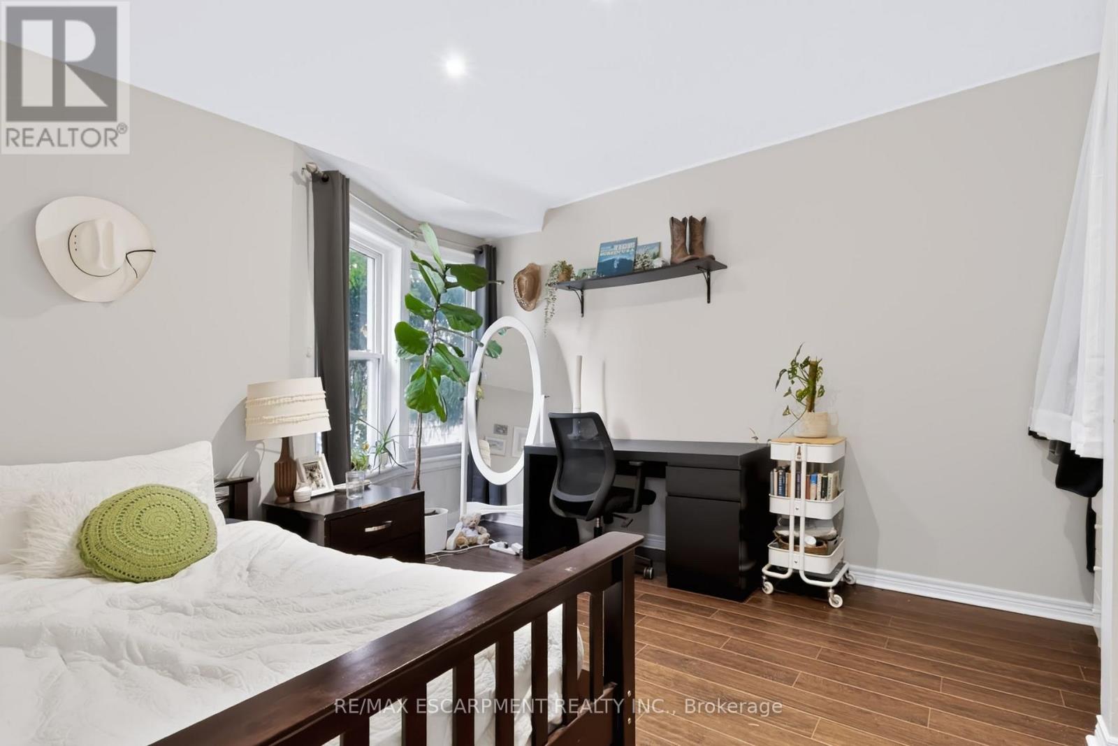 27 Forsyth Avenue S, Hamilton, ON