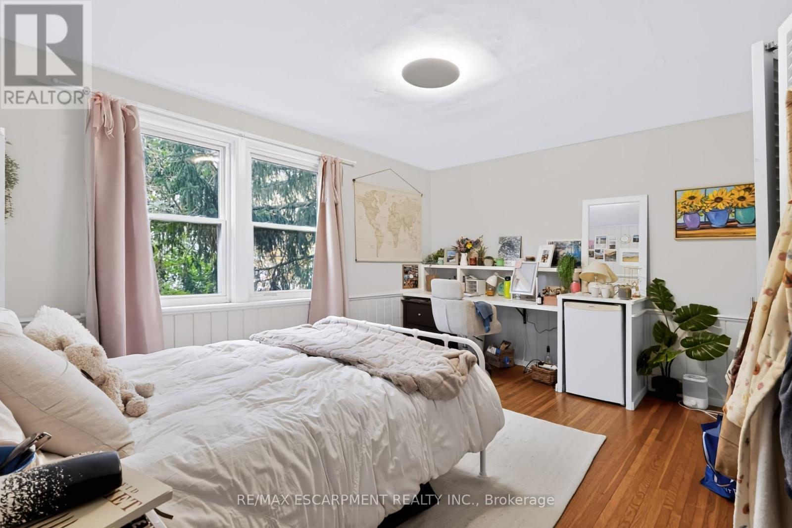 27 Forsyth Avenue S, Hamilton, ON