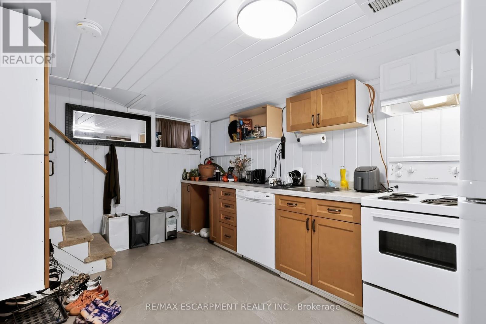 27 Forsyth Avenue S, Hamilton, ON