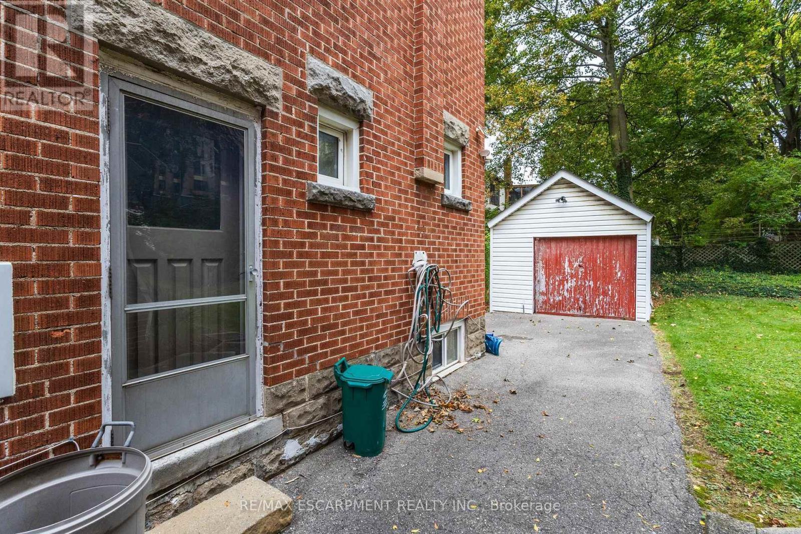 27 Forsyth Avenue S, Hamilton, ON