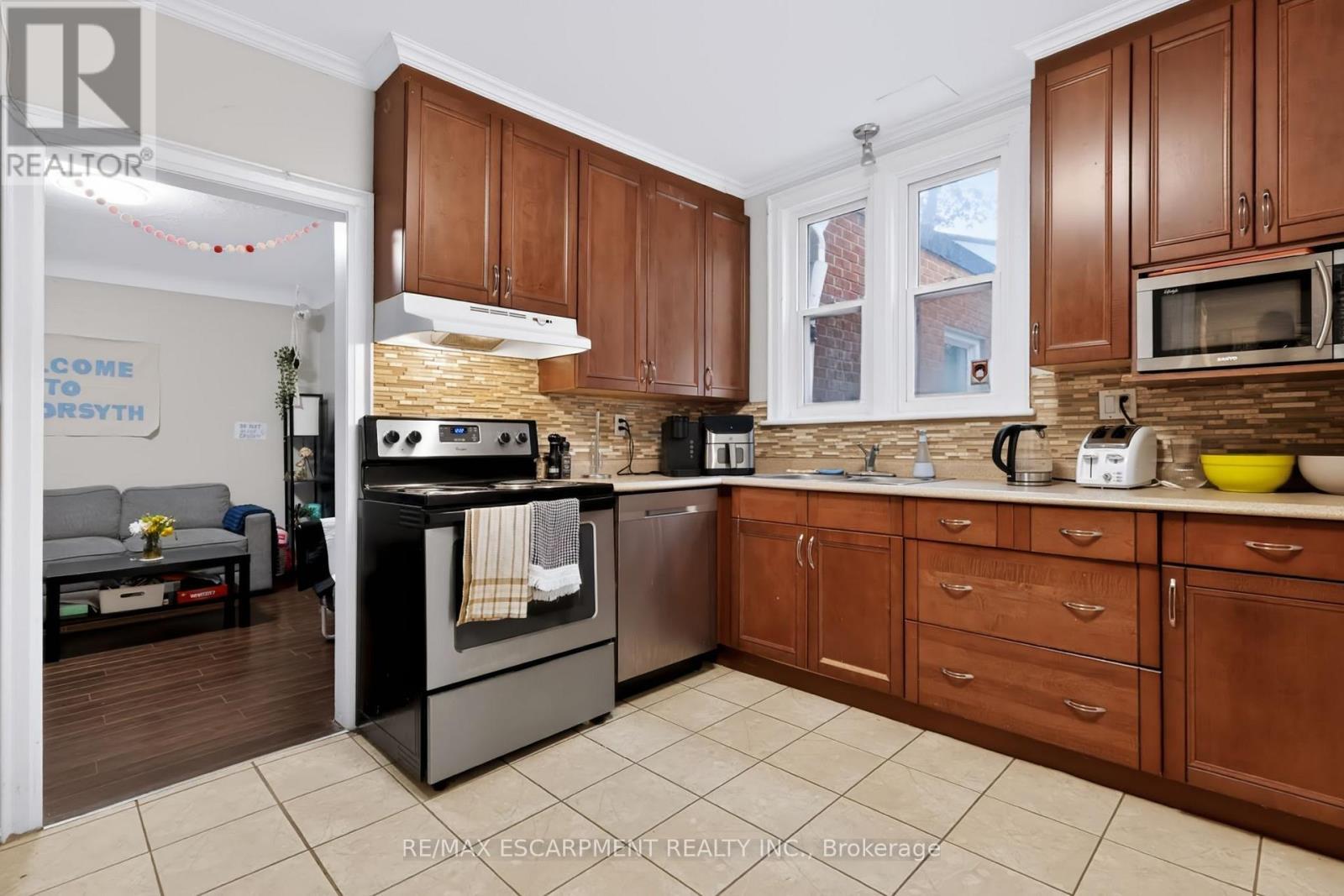 27 Forsyth Avenue S, Hamilton, ON