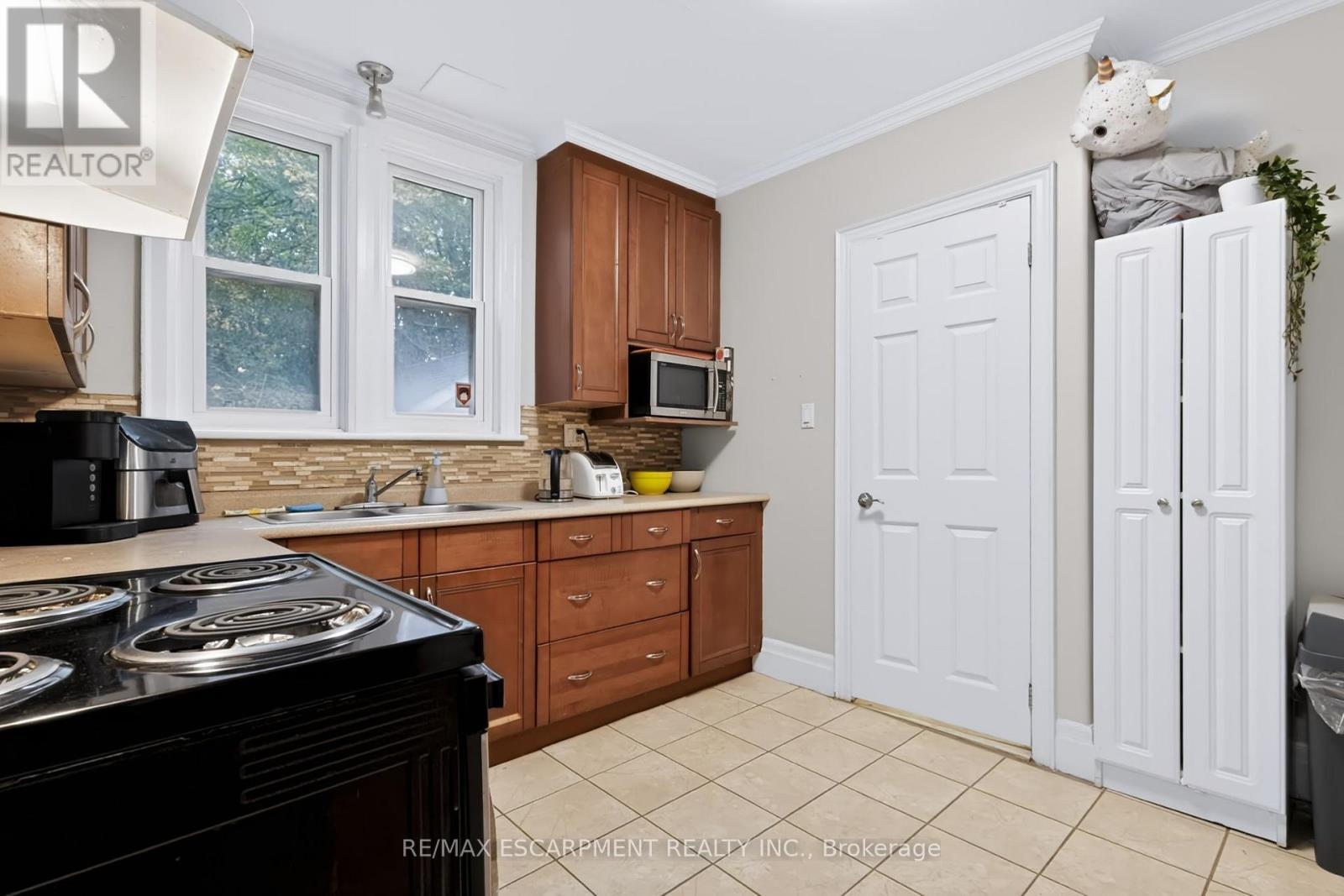 27 Forsyth Avenue S, Hamilton, ON