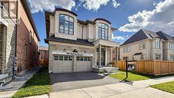 138 ZACHARY CRESCENT Oakville, ON L6H 7C5