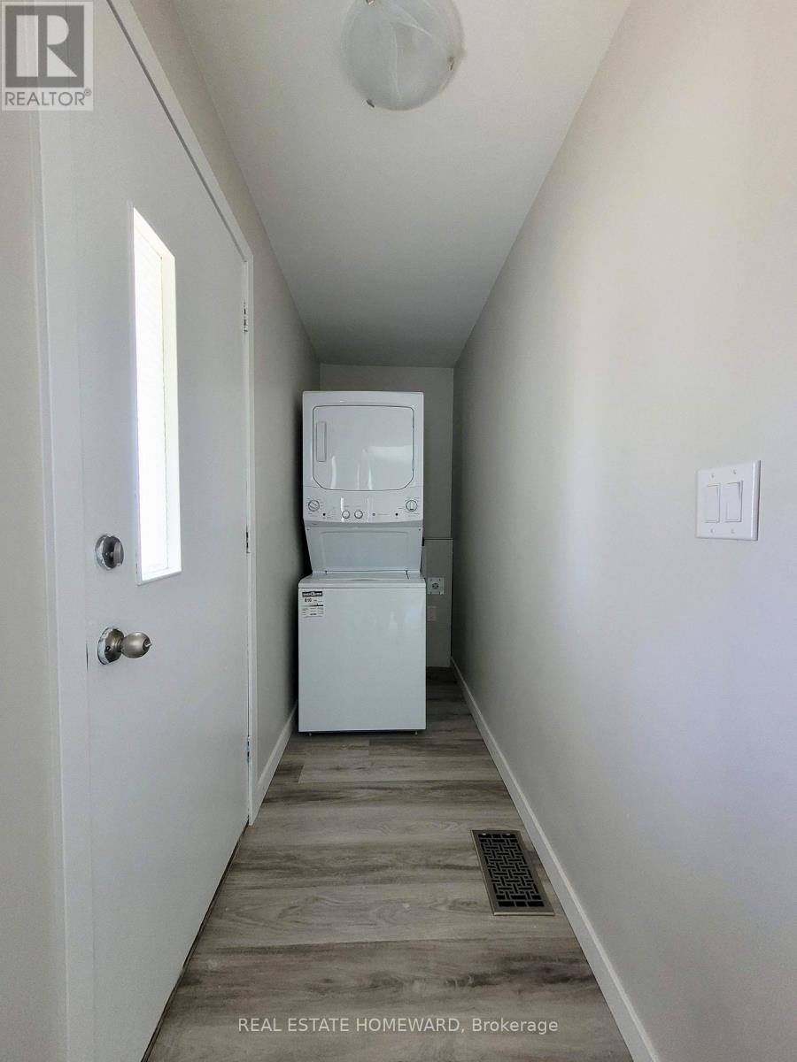 Main Floor Hallway - 228 East 25Th Street, Hamilton, ON