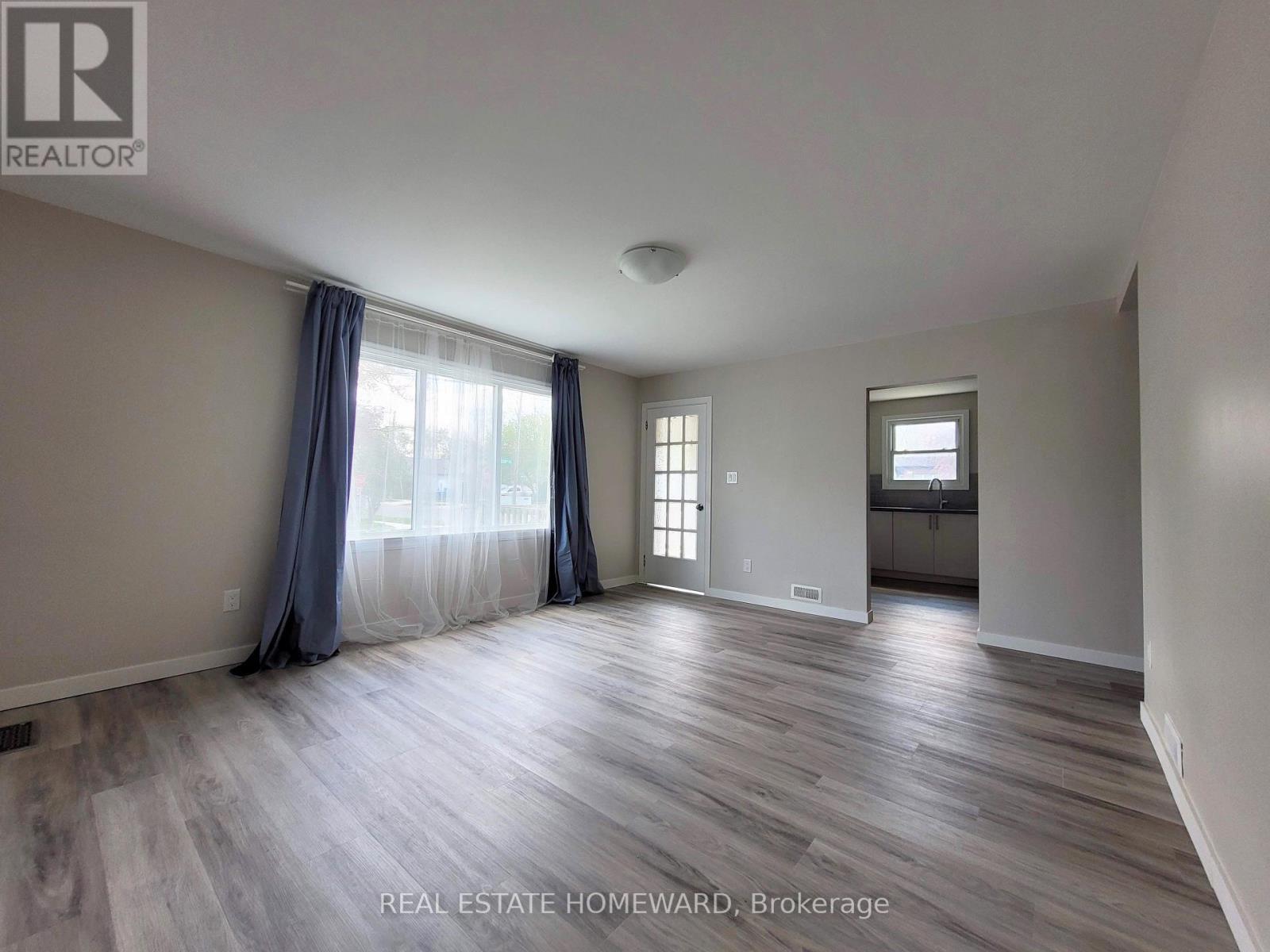 Main Floor Living Room - 228 East 25Th Street, Hamilton, ON