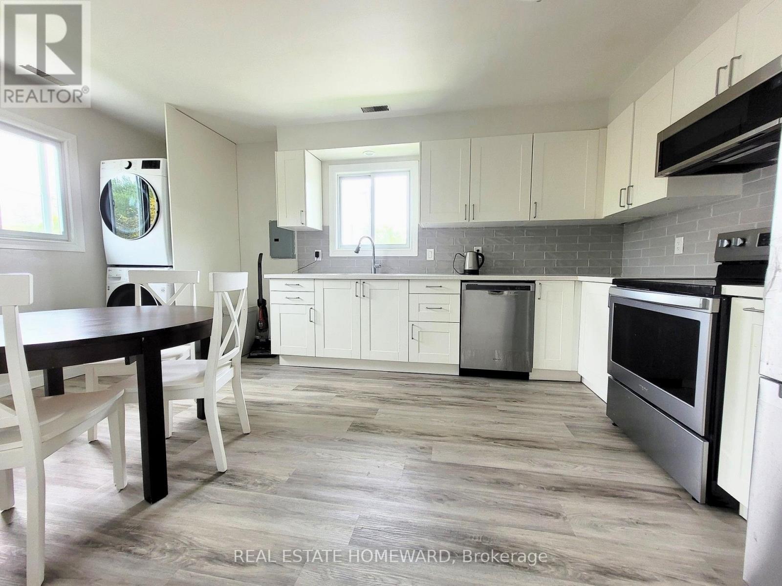 Upper Floor Kitchen - 228 East 25Th Street, Hamilton, ON