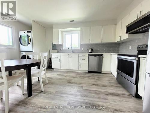 Upper Floor Kitchen - 228 East 25Th Street, Hamilton, ON 
