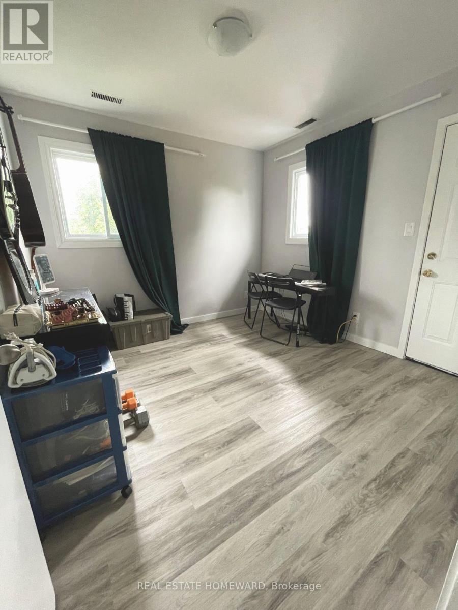 Upper Floor Bedroom #2 - 228 East 25Th Street, Hamilton, ON