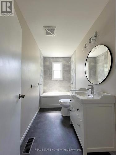 Main Floor Bathroom - 228 East 25Th Street, Hamilton, ON 