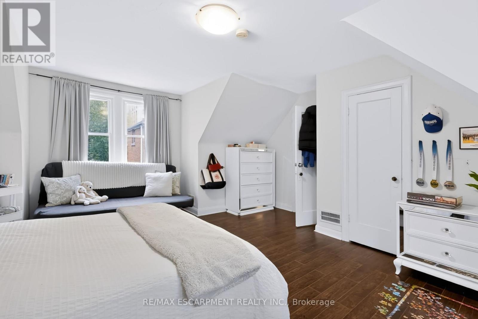 23 Forsyth Avenue S, Hamilton, ON