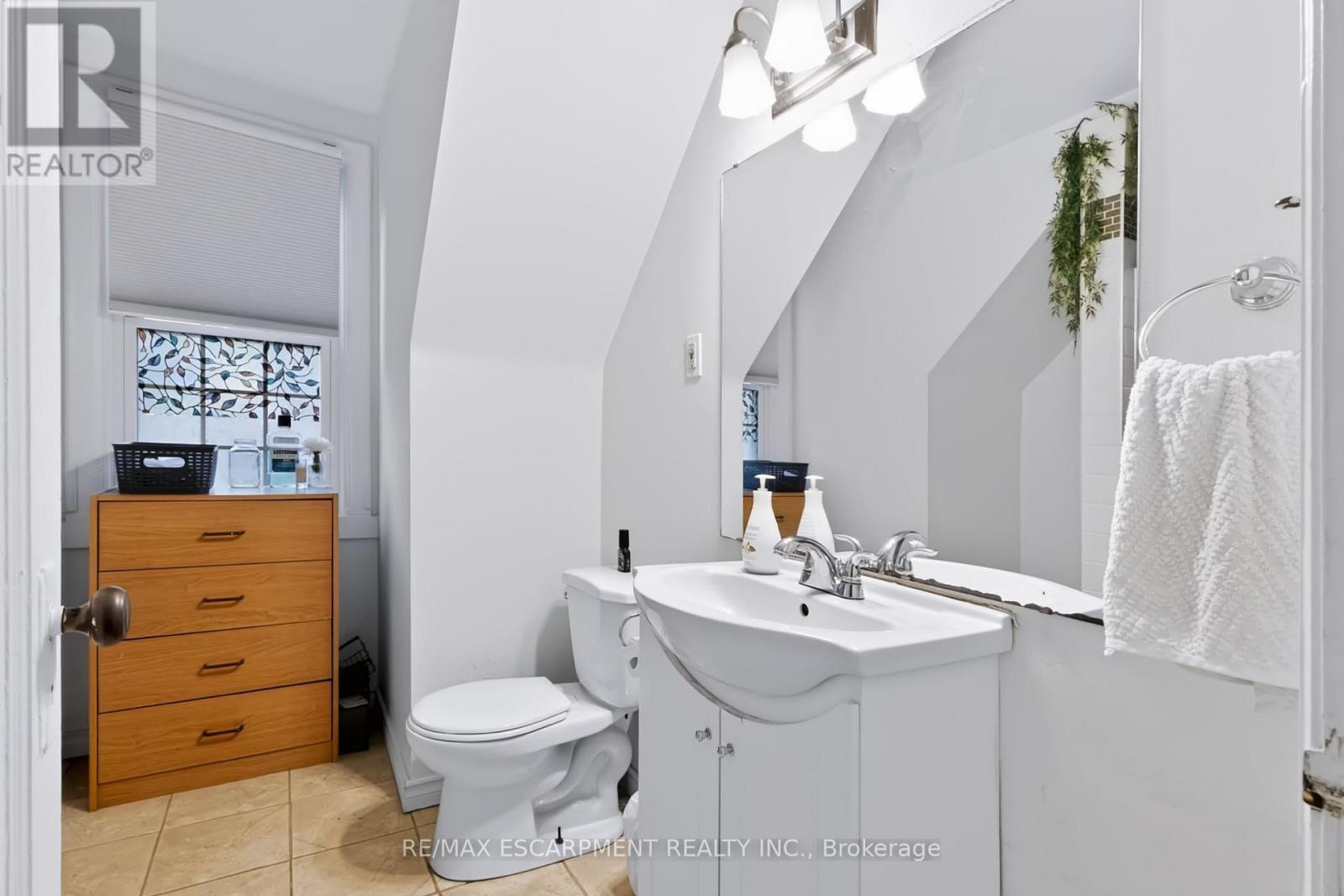 23 Forsyth Avenue S, Hamilton, ON