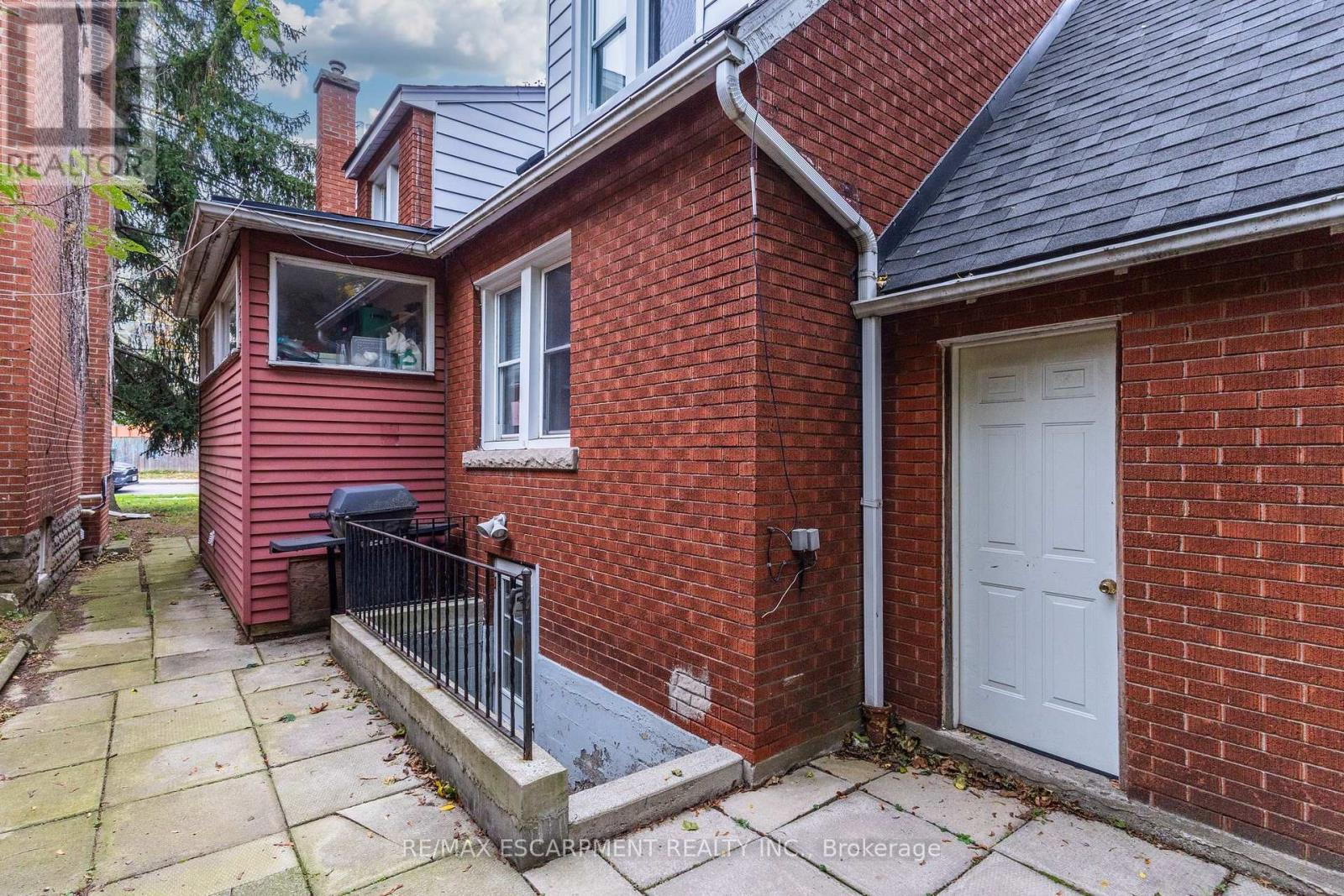 23 Forsyth Avenue S, Hamilton, ON