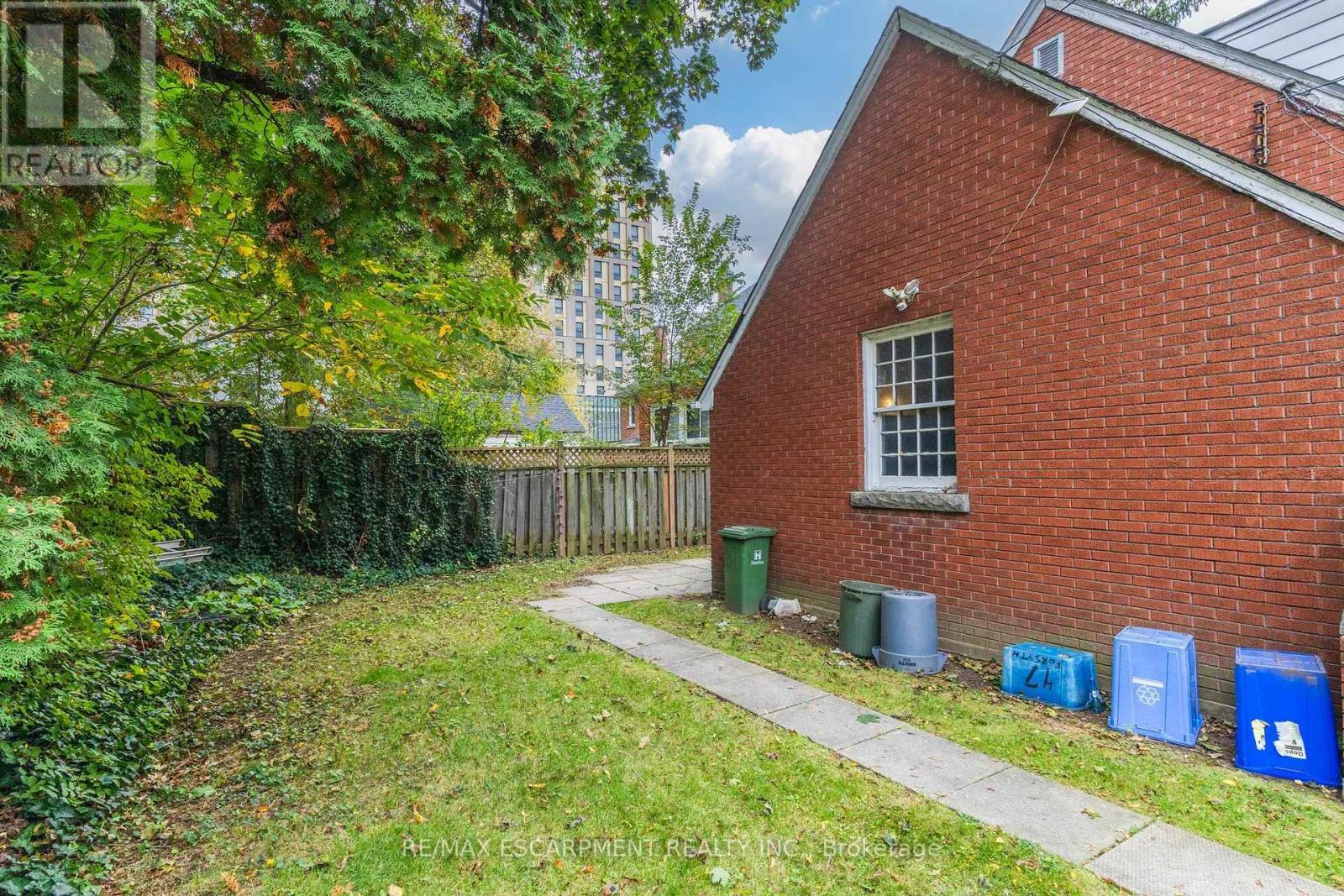 23 Forsyth Avenue S, Hamilton, ON