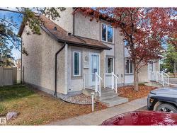 #2 11115 27 AV NW NW  Edmonton, AB T6J 5N3