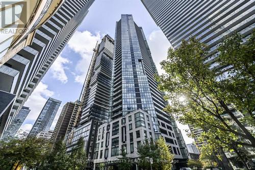 802 - 45 CHARLES STREET E  Toronto, ON M4Y 1S2