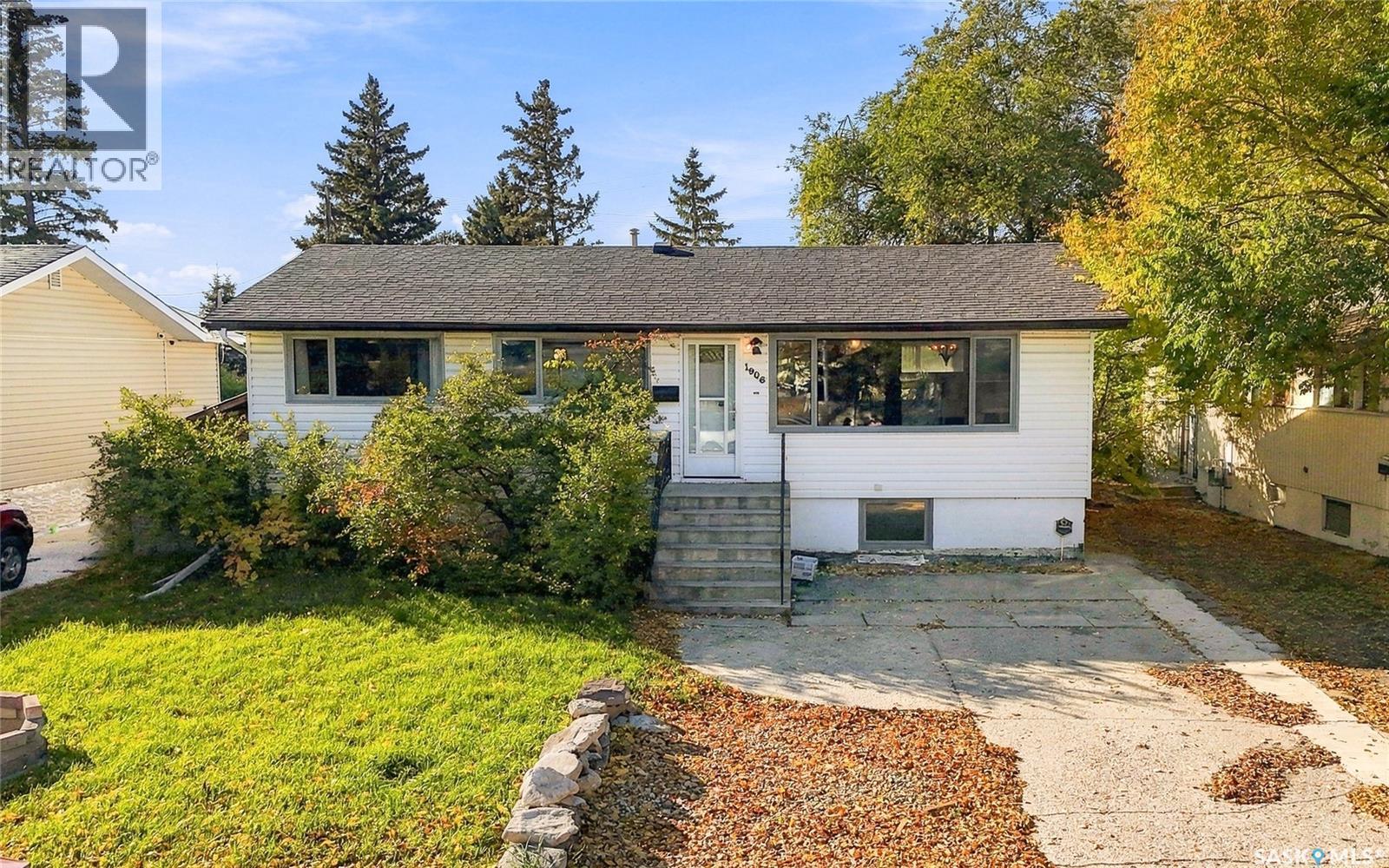 1906 St Charles Avenue, Saskatoon, SK