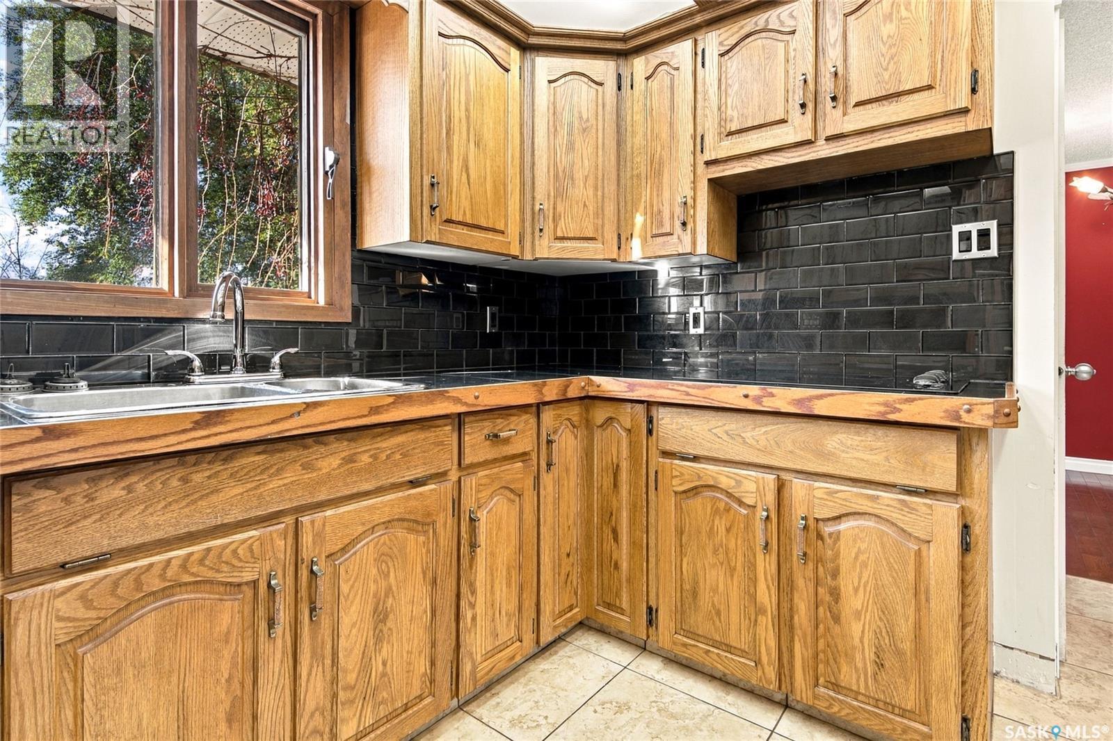 1906 St Charles Avenue, Saskatoon, SK
