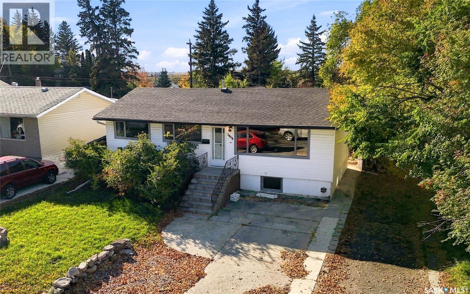 1906 St Charles Avenue, Saskatoon, SK
