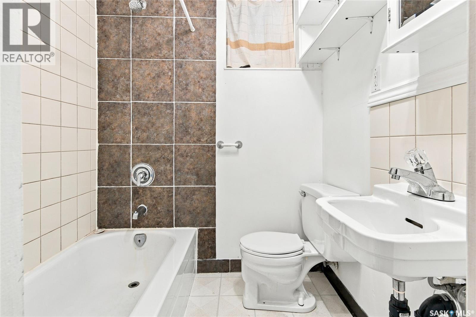 1906 St Charles Avenue, Saskatoon, SK