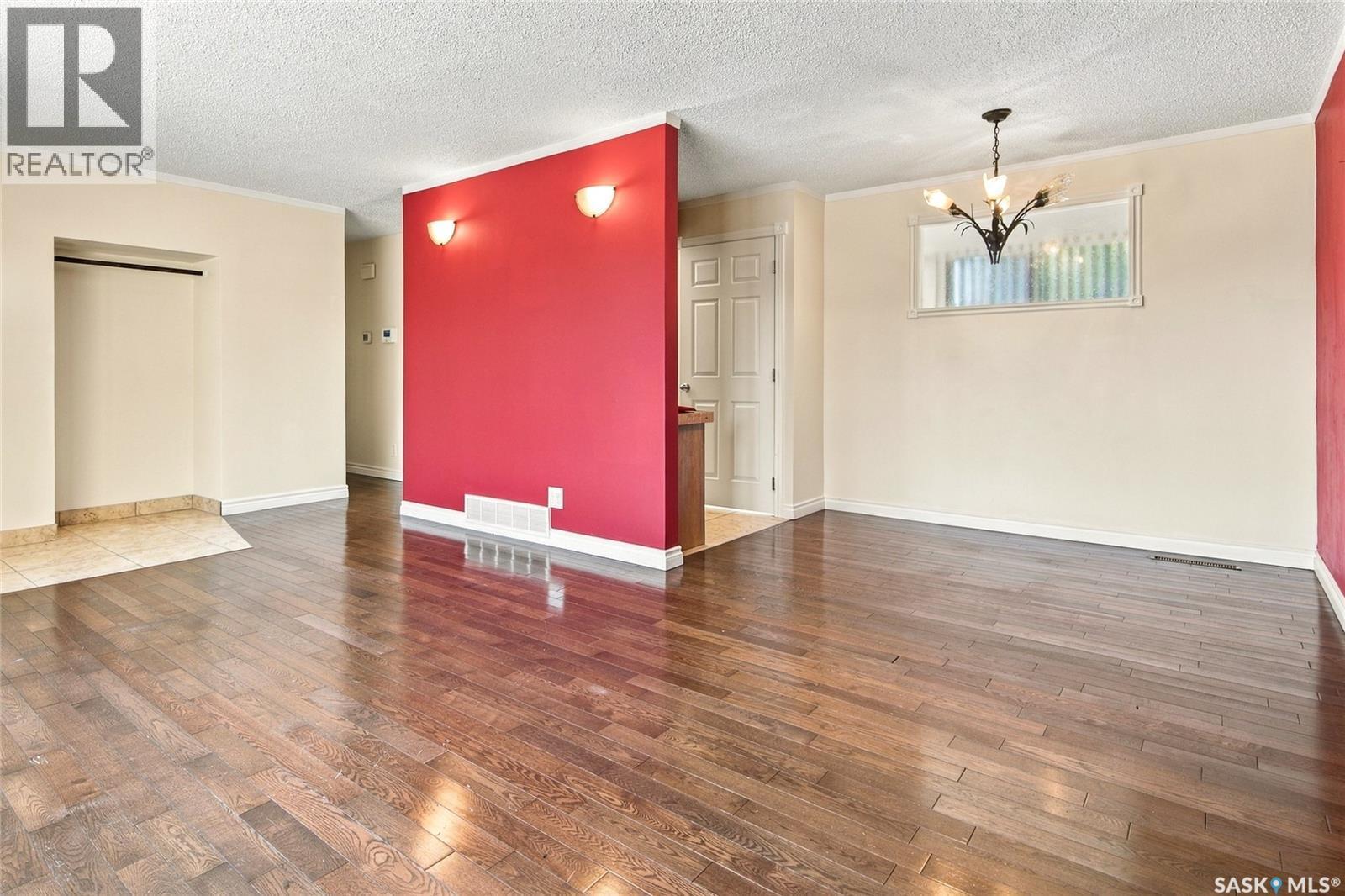 1906 St Charles Avenue, Saskatoon, SK
