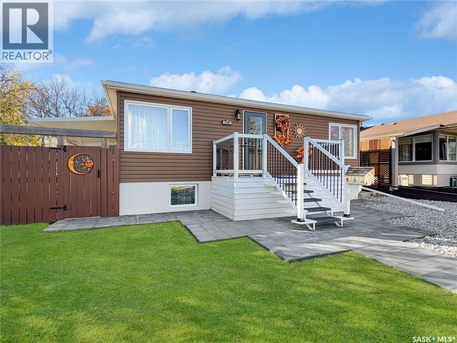 720 6Th Avenue Ne, Swift Current, SK