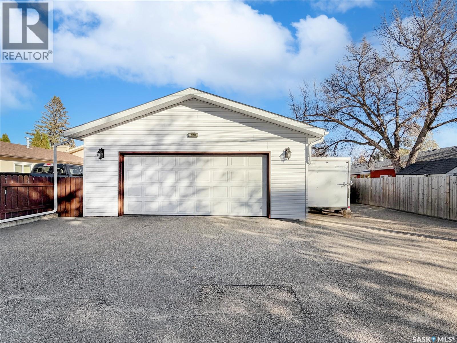 720 6Th Avenue Ne, Swift Current, SK